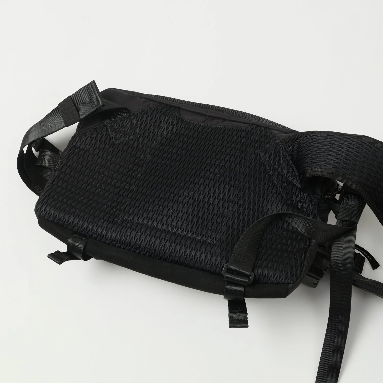 Indispensable IDP Sling Bag Snatch Econyl - Black - Image 6