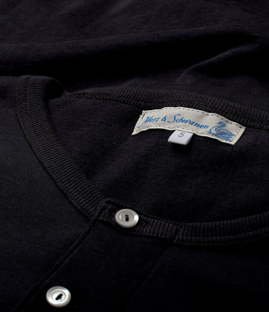 Merz b. Schwanen 207 Short Sleeve Henley - Deep Black - Image 2