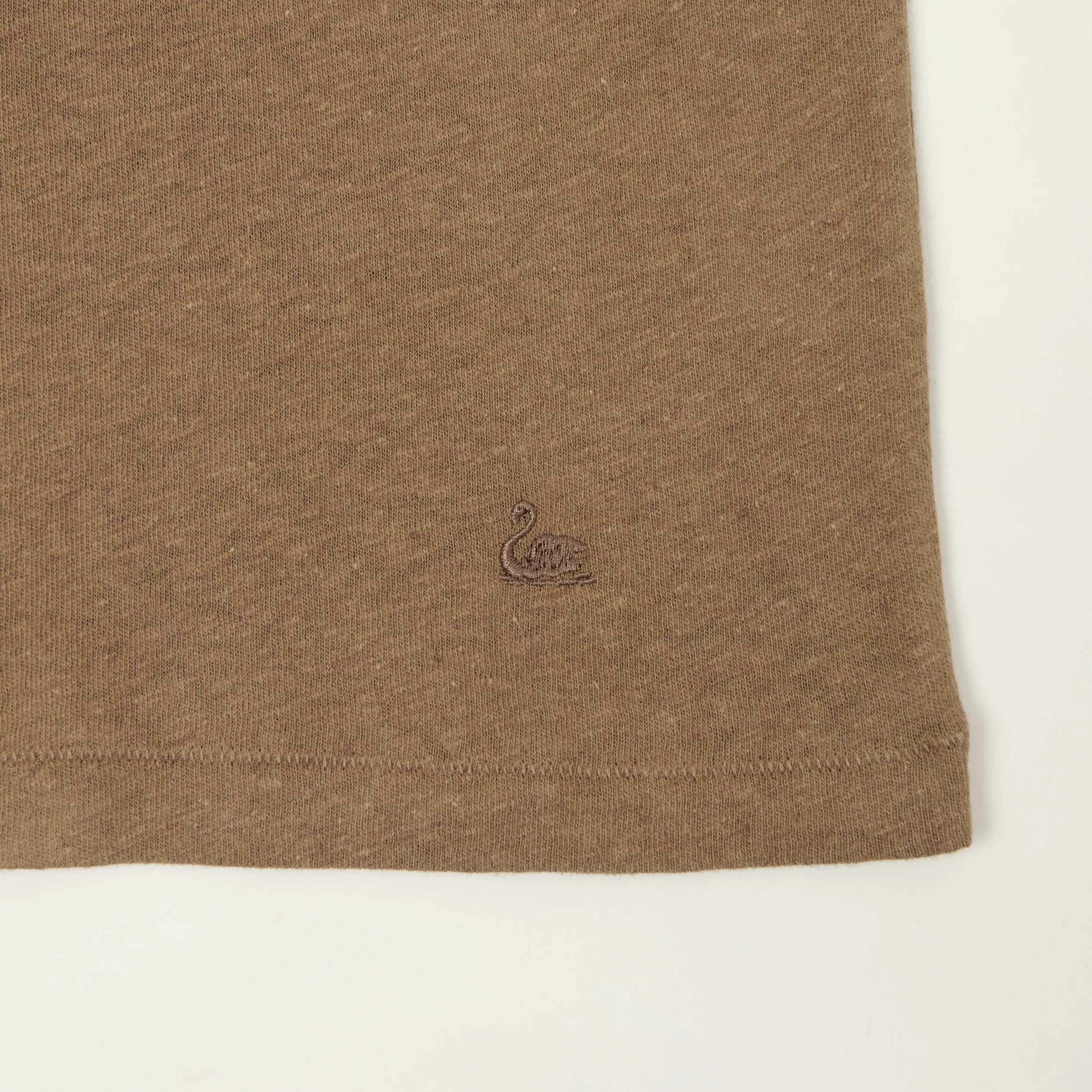 Merz b. Schwanen 'Good Basics' Linen-Cotton Relaxed Fit Polo Shirt - Faded Grain - Image 3