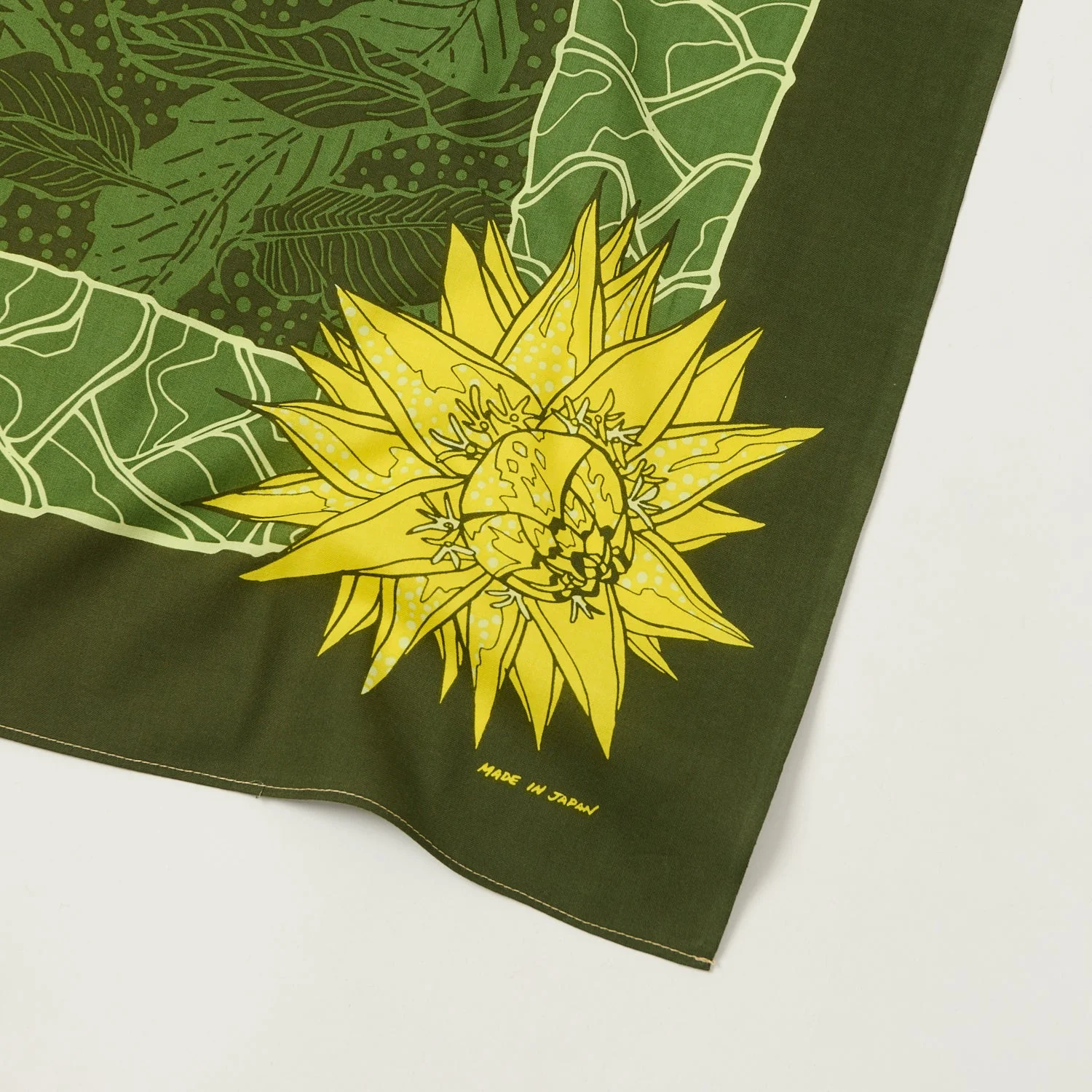 One Ear Brand 'Musella Lasiocarpa' Bandana - Green - Image 2